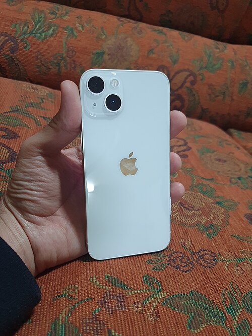 iPhone 13 標準モデルの背面